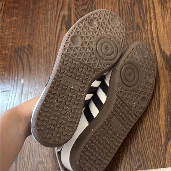 Adidas White and Black Sneakers Classic Low-Top Design - Picture 4 of 4